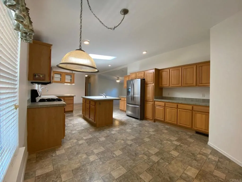https://cdn.realtyfeed.com/cdn/127/306484527/c92c639ba2b1198a6dcac003c25983ab.webp