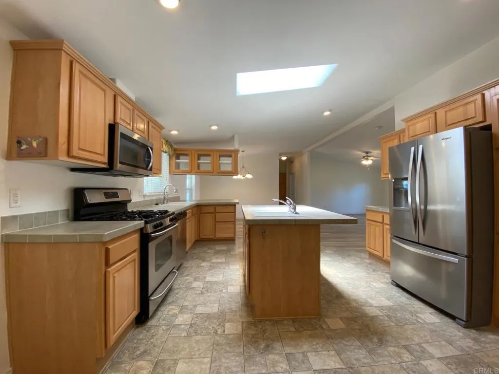https://cdn.realtyfeed.com/cdn/127/306484527/dd24adab8b8baa3d53ca5e775d9b4fdd.webp