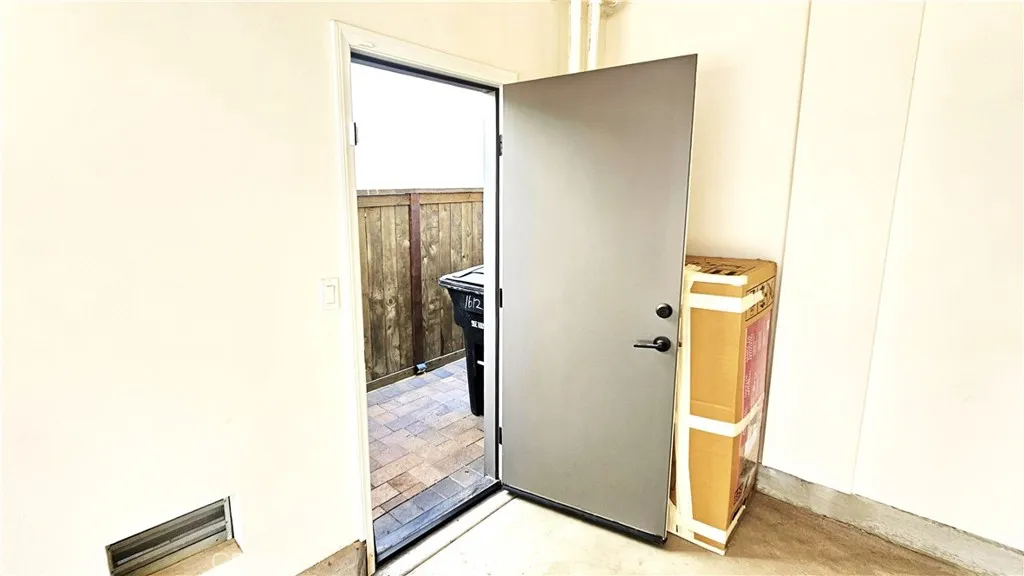 https://cdn.realtyfeed.com/cdn/127/306484593/827eb2d153fad24e36e3a27b5ec55251.webp