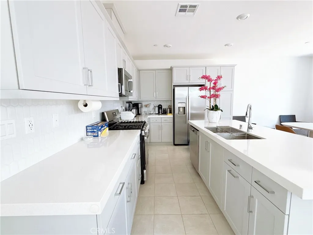 https://cdn.realtyfeed.com/cdn/127/306484593/a3463ed8f9f881298a4ce42c1b743dd8.webp