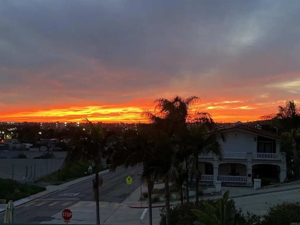https://cdn.realtyfeed.com/cdn/127/306484623/61f513d761471fdc93668b4ac4ae61f7.webp