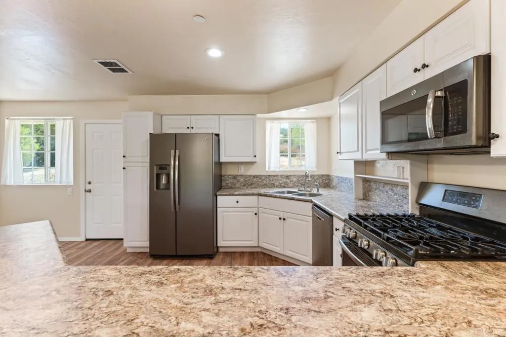 https://cdn.realtyfeed.com/cdn/127/306484741/be9a421b9d62328b0b5de1e51d4406ff.webp