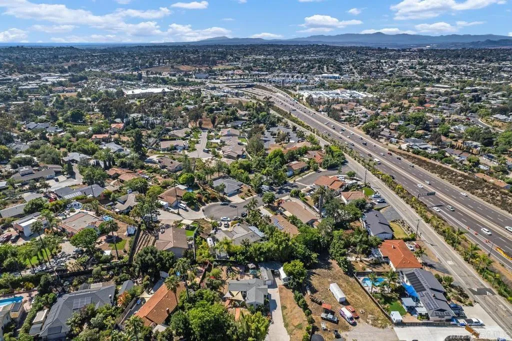 https://cdn.realtyfeed.com/cdn/127/306484980/60e4473d8828e85bf4f7cd330f69a6e7.webp