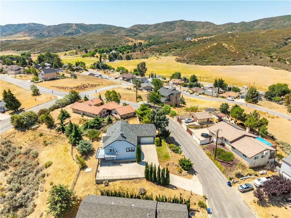 14747 Flintstone Drive, Lake Elizabeth, CA 93532 - Photo 5 of 40, Lake Elizabeth, CA