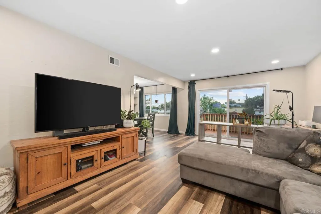 https://cdn.realtyfeed.com/cdn/127/306485315/e22550b232e8ac1f96a70a0ffd941da6.webp
