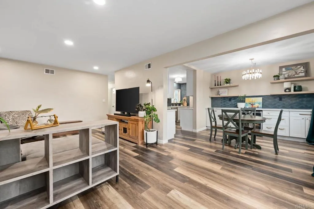https://cdn.realtyfeed.com/cdn/127/306485315/e2f603d79b00154f8c4d2192d0e47684.webp