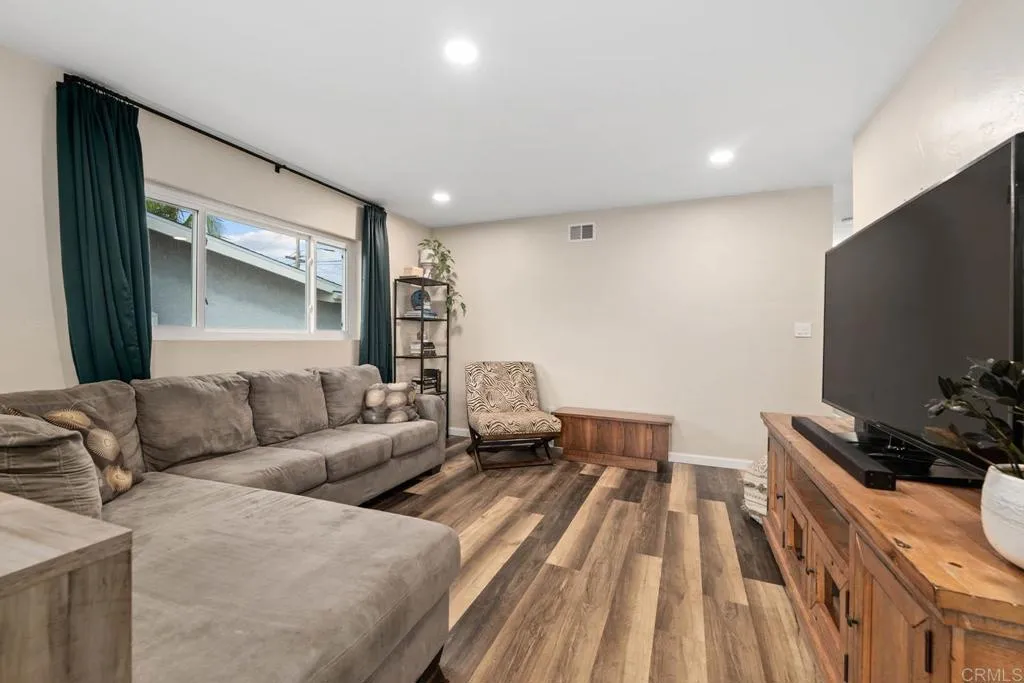 https://cdn.realtyfeed.com/cdn/127/306485315/e3f28ecefc5238fb2cfdae121d63bd2e.webp