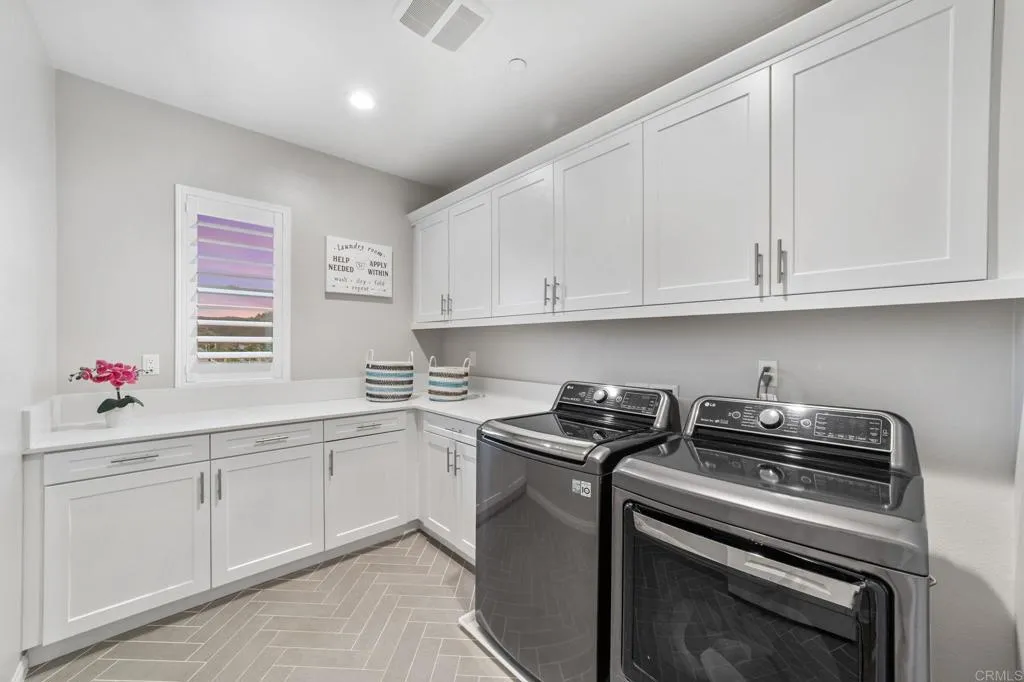 https://cdn.realtyfeed.com/cdn/127/306486029/29f3d2df24da0e2af3f179556465cfa0.webp