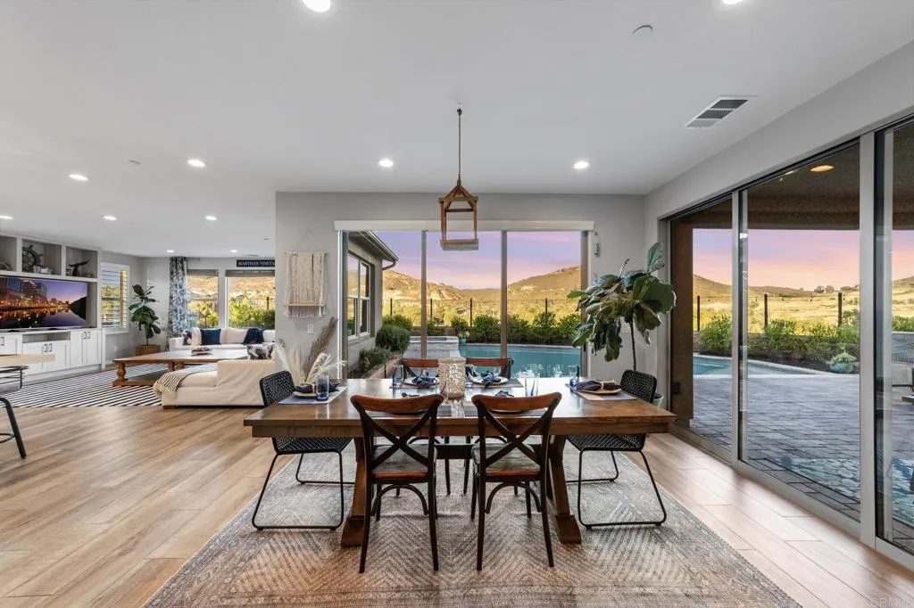 https://cdn.realtyfeed.com/cdn/127/306486029/5dafc2c54bbd22355101bd0bfd60b19c.webp