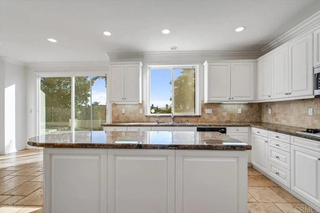 https://cdn.realtyfeed.com/cdn/127/306486065/3818f6c9c5c74b7b3413c980cc3063d2.webp