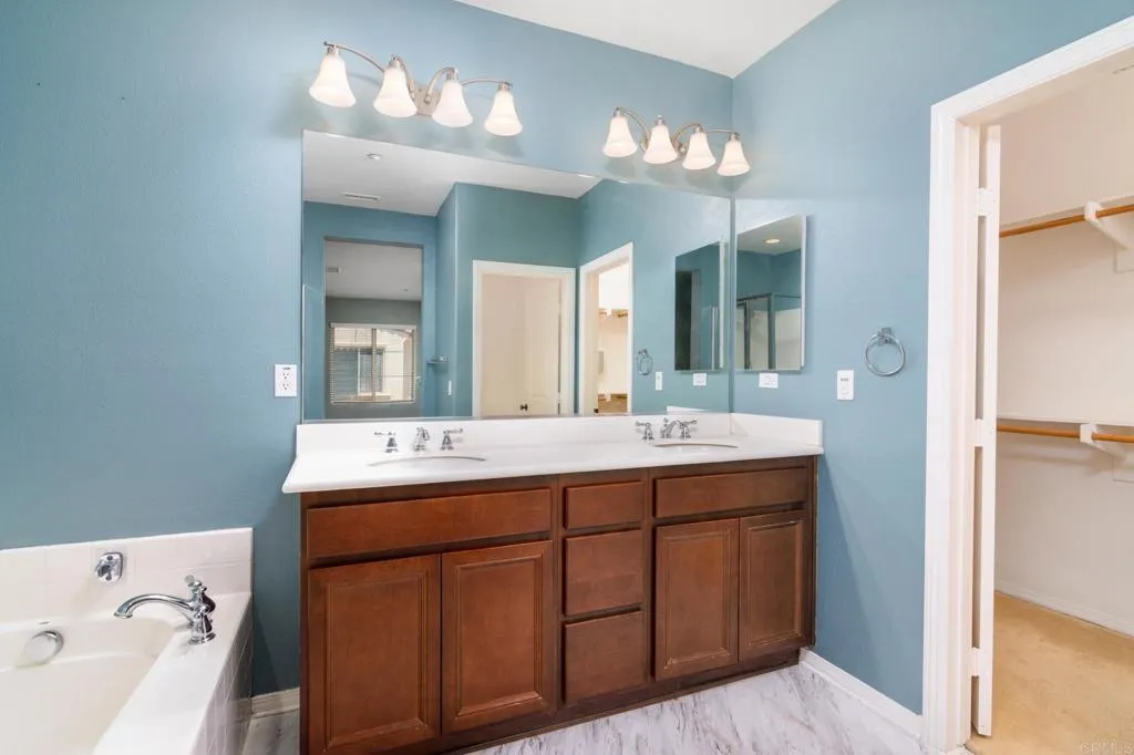 https://cdn.realtyfeed.com/cdn/127/306486206/560e2d6ce4a96d2682f43ca1fd4071fe.webp