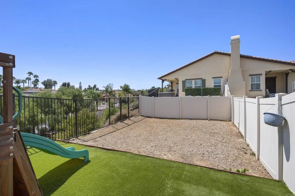 https://cdn.realtyfeed.com/cdn/127/306486215/aa2acde70d3e24b99281bf32b9b937ce.webp