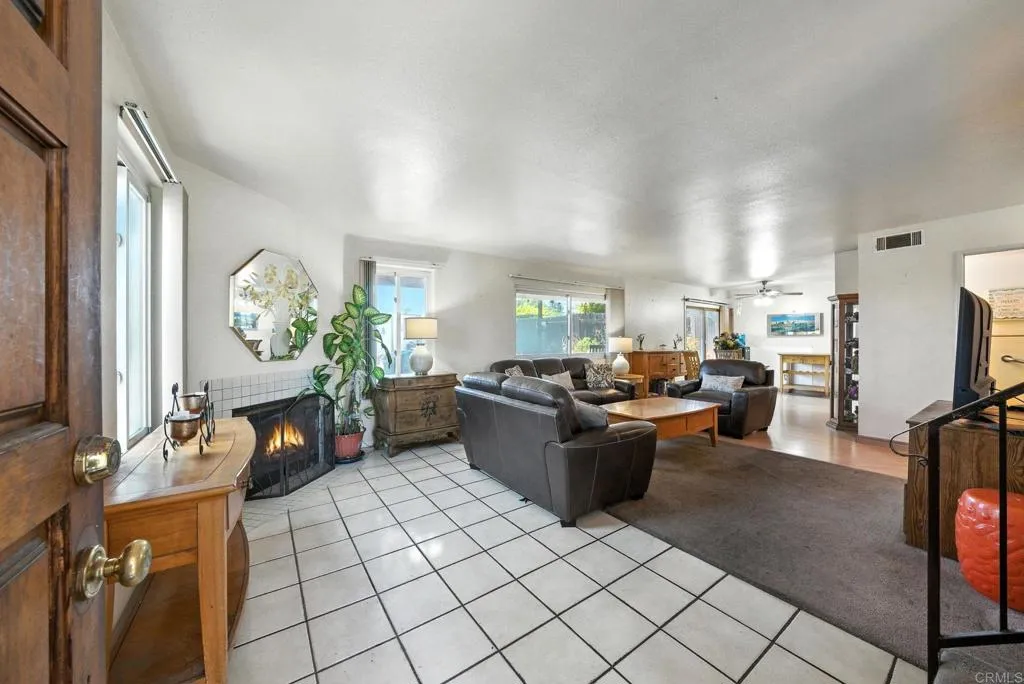 https://cdn.realtyfeed.com/cdn/127/306486267/3fd5c4f9963454eaa537d07ed86aa207.webp