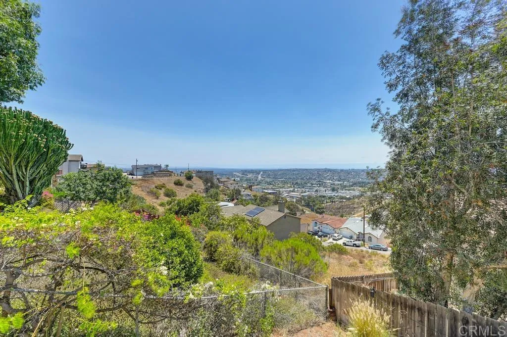 https://cdn.realtyfeed.com/cdn/127/306486326/572aa469f0cb1bd036ba44d6a807470a.webp