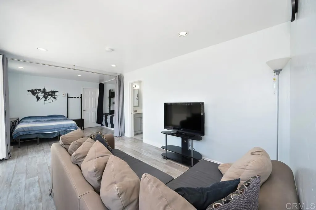 https://cdn.realtyfeed.com/cdn/127/306486326/5d40abb341bad0cab660ef94cedb50cf.webp