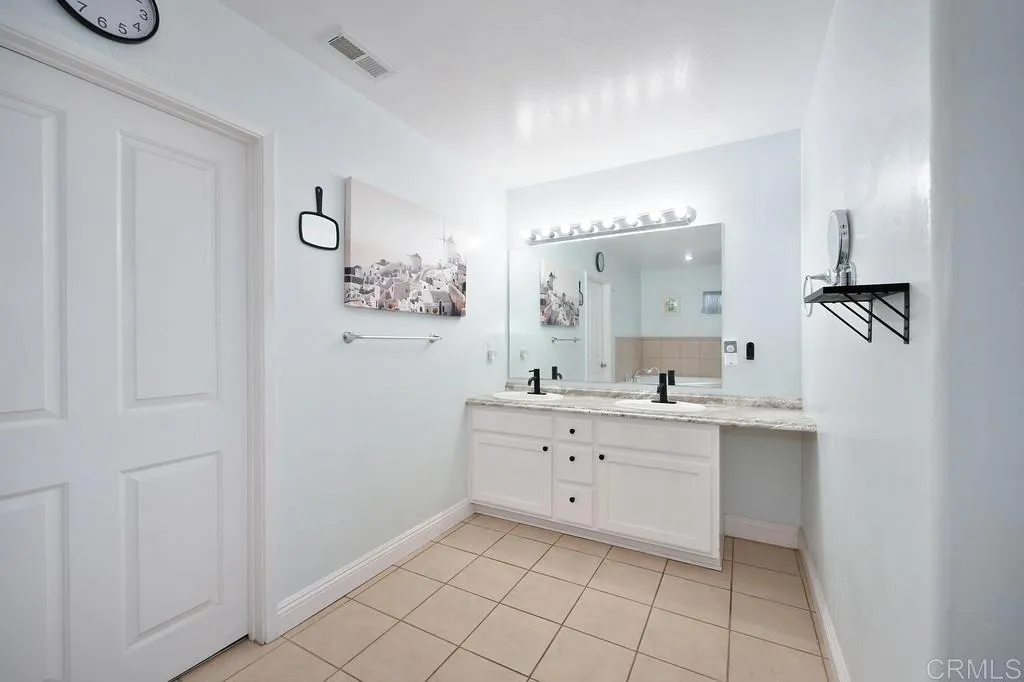 https://cdn.realtyfeed.com/cdn/127/306486326/93d9998a0eccacca422935fa231fc42d.webp