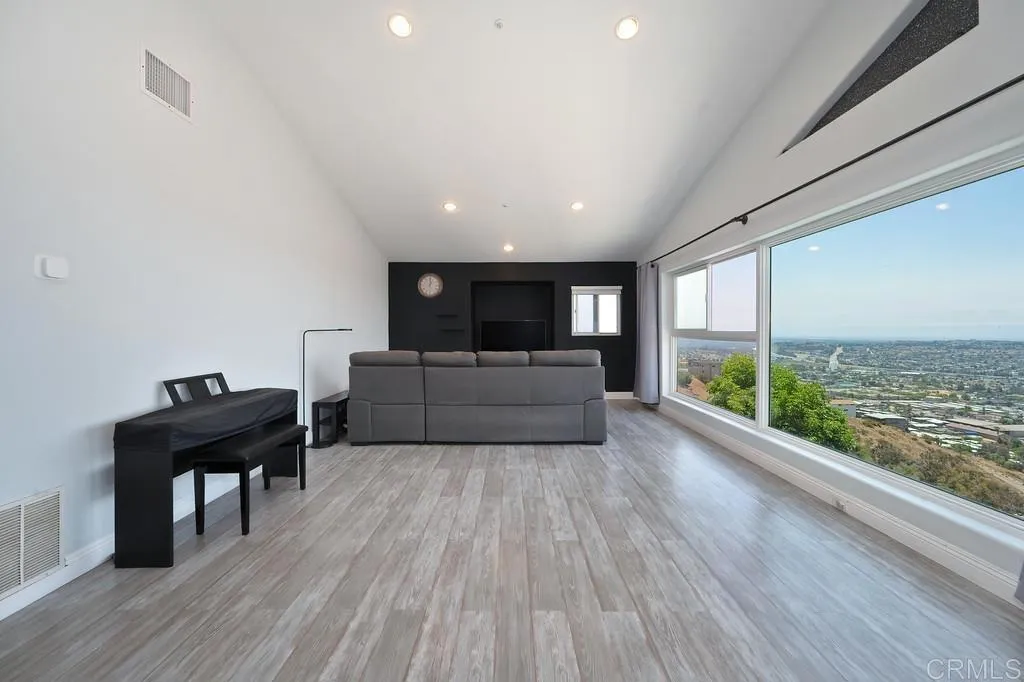 https://cdn.realtyfeed.com/cdn/127/306486326/ef9dd4b96b38aea2645655a0aa2bdcbd.webp