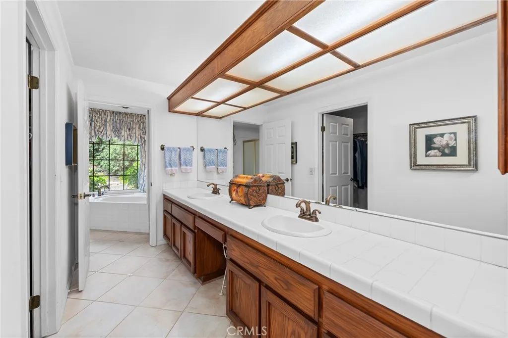 https://cdn.realtyfeed.com/cdn/127/306486568/1f2fc0536a41180dd3f7c59948970d84.webp