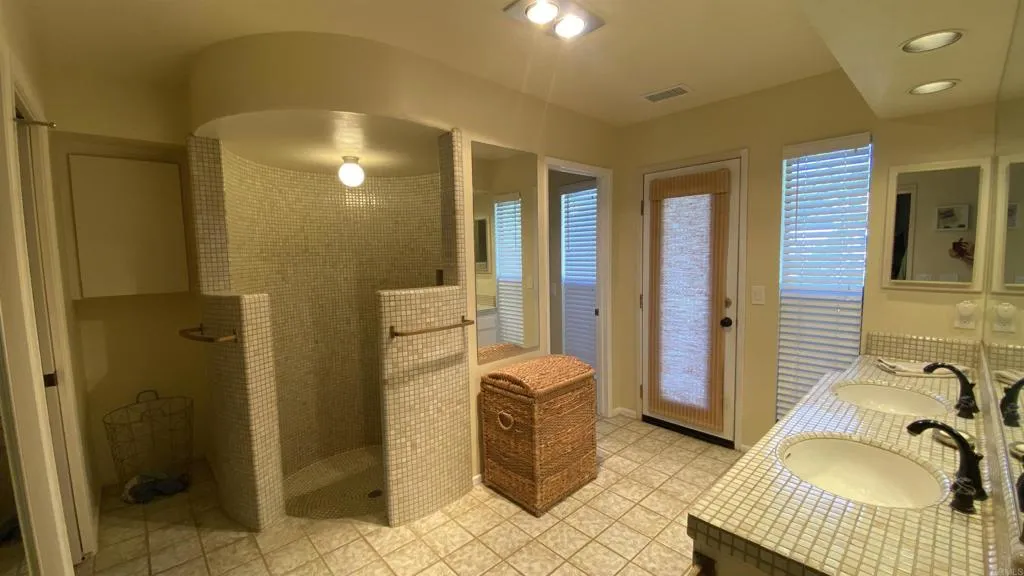 https://cdn.realtyfeed.com/cdn/127/306486644/e3f4f04f71a37c47c408f4c53130bccc.webp