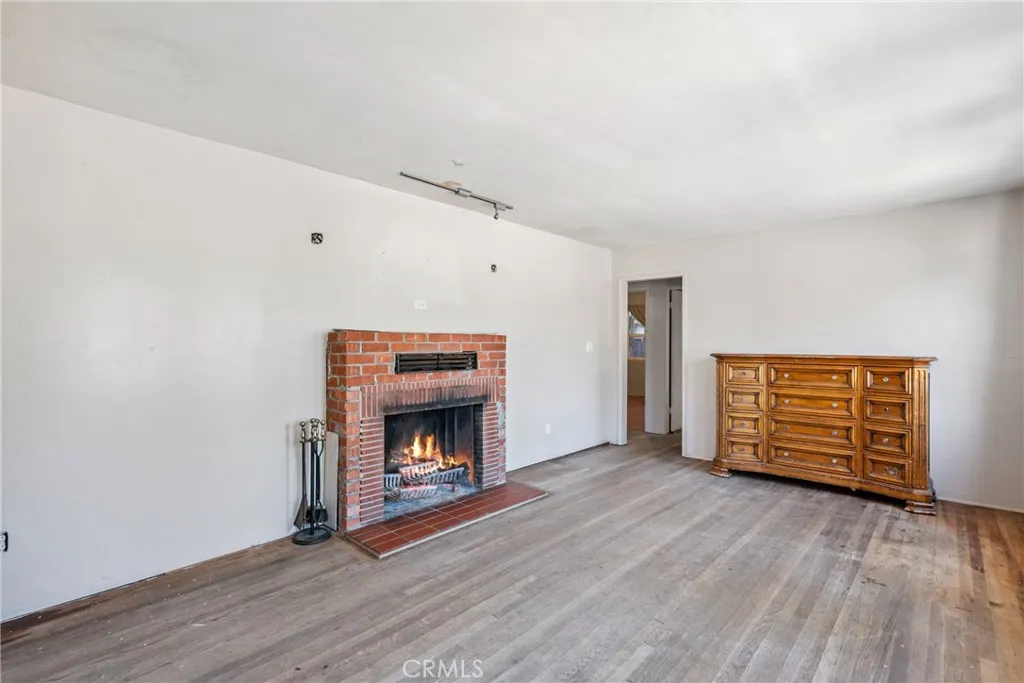 https://cdn.realtyfeed.com/cdn/127/306486676/d2f63aeaa7cec4c45cc3e4e2698fae43.webp