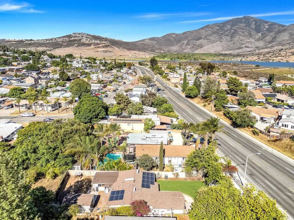 https://cdn.realtyfeed.com/cdn/127/306486962/33bf8134c4e841f0f38ef3659c151f99.webp