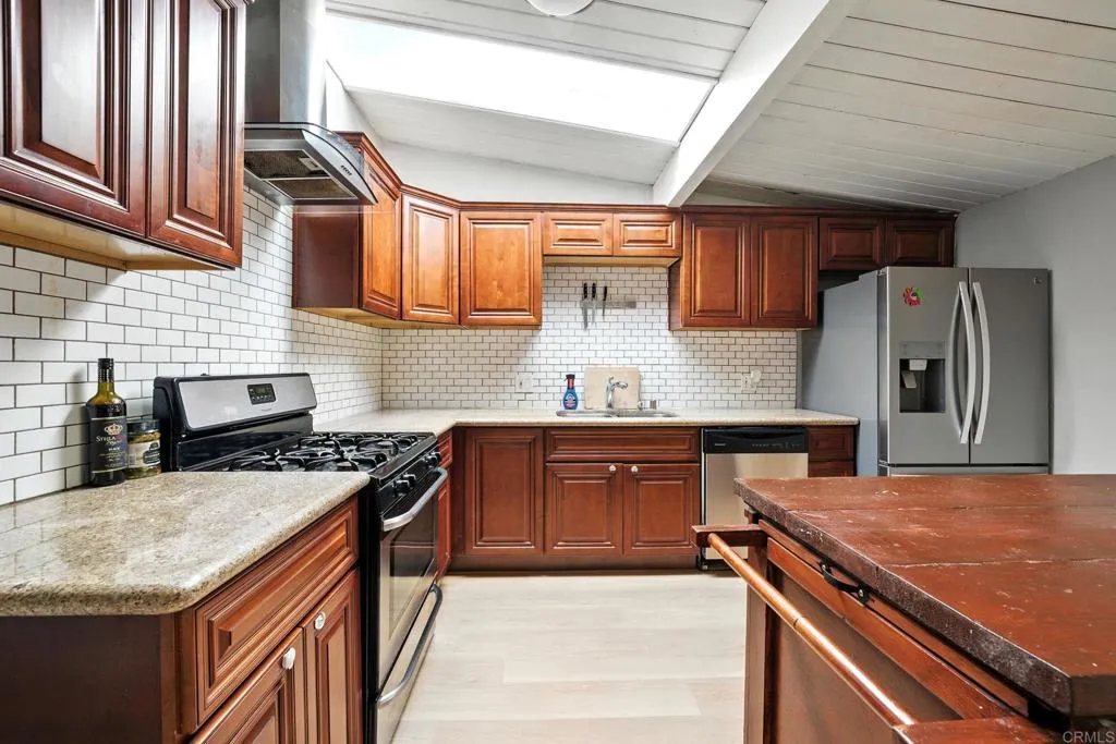 https://cdn.realtyfeed.com/cdn/127/306486962/46fa64f2964f4a3e61d3a8aedf9fcff4.webp
