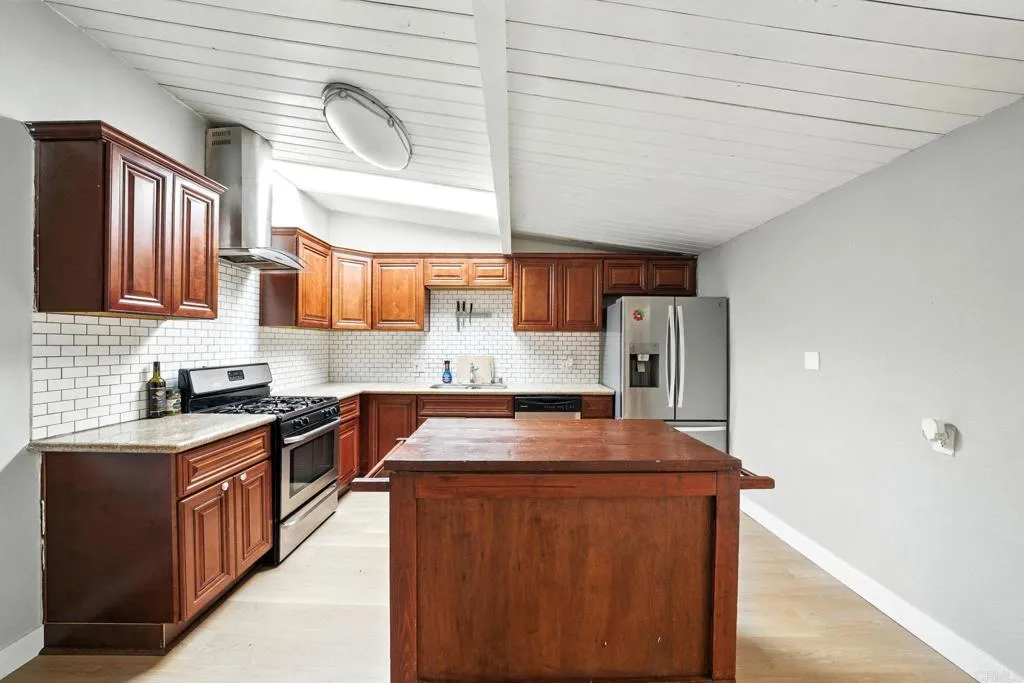 https://cdn.realtyfeed.com/cdn/127/306486962/8a81631b669bda94b60b0bbe2edd8a33.webp