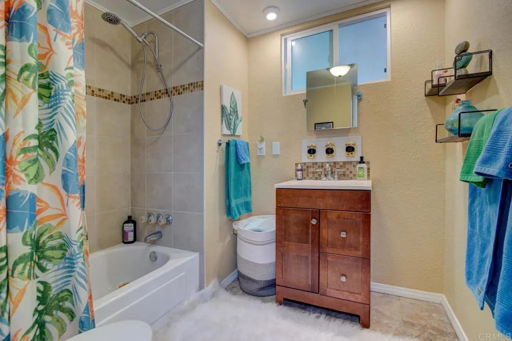 https://cdn.realtyfeed.com/cdn/127/306487100/30a27f5c8adc10d391ee5b2573bcf599.webp
