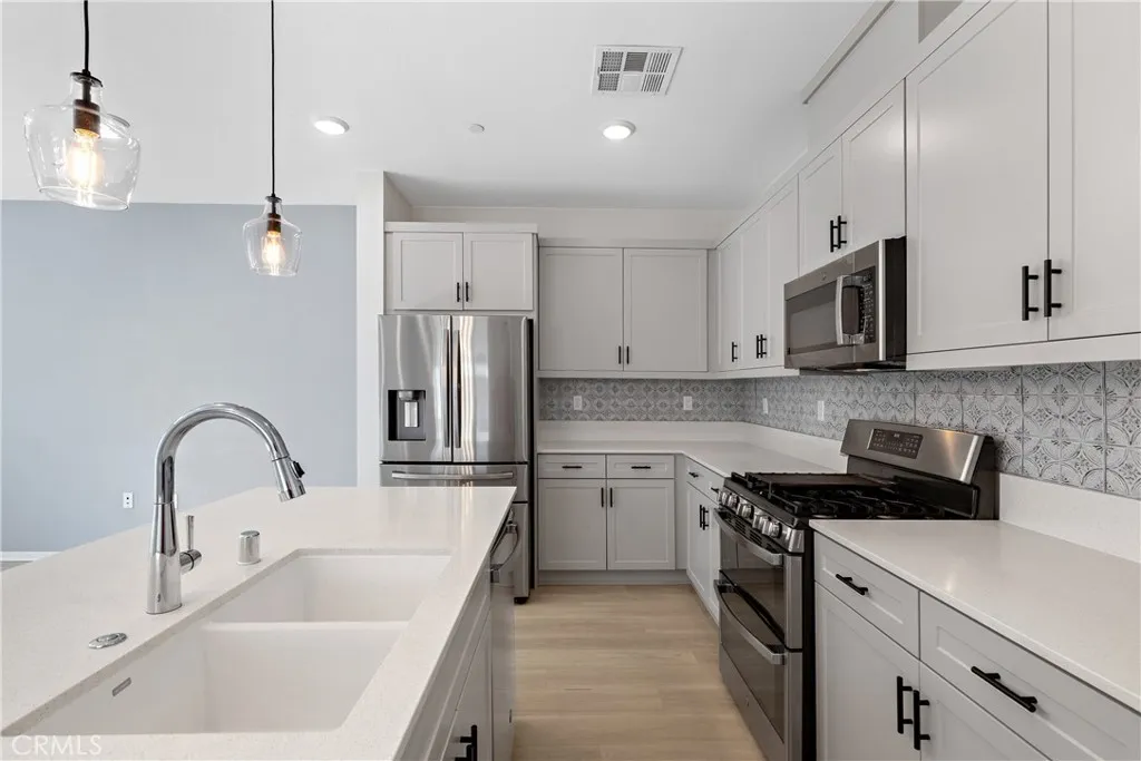 https://cdn.realtyfeed.com/cdn/127/306487157/49a02ffc498fefff57847d5391651917.webp