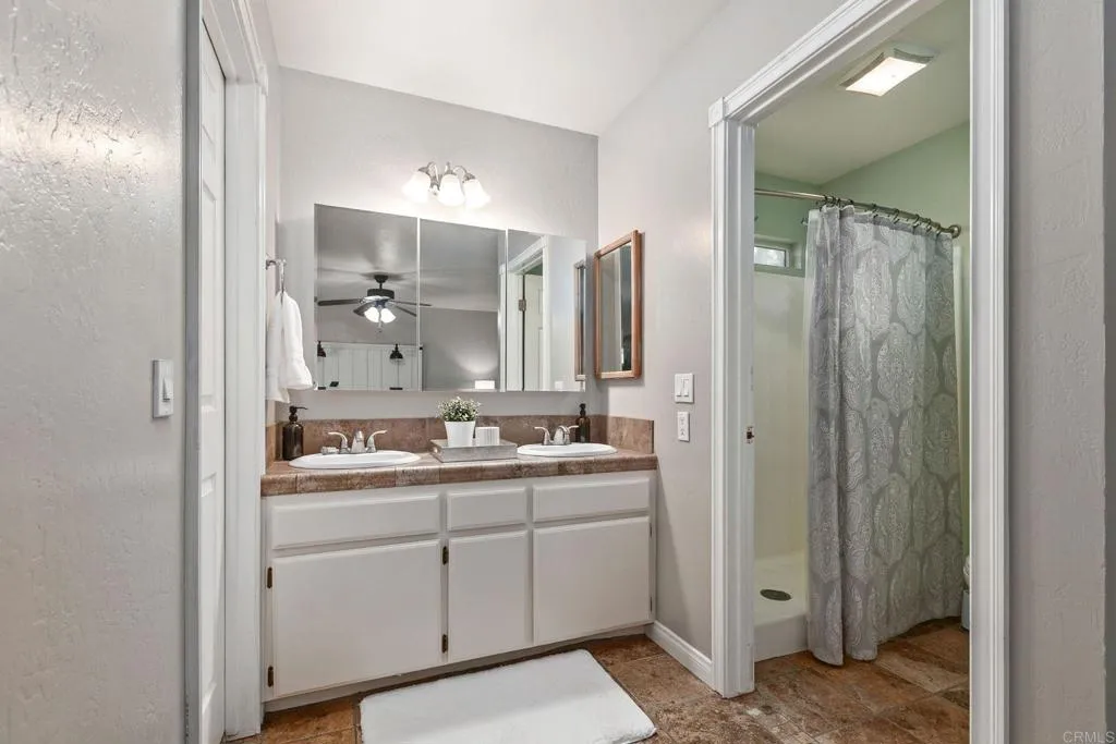 https://cdn.realtyfeed.com/cdn/127/306487230/dc3a8eaf7be4b184f3a21db5fee36da4.webp