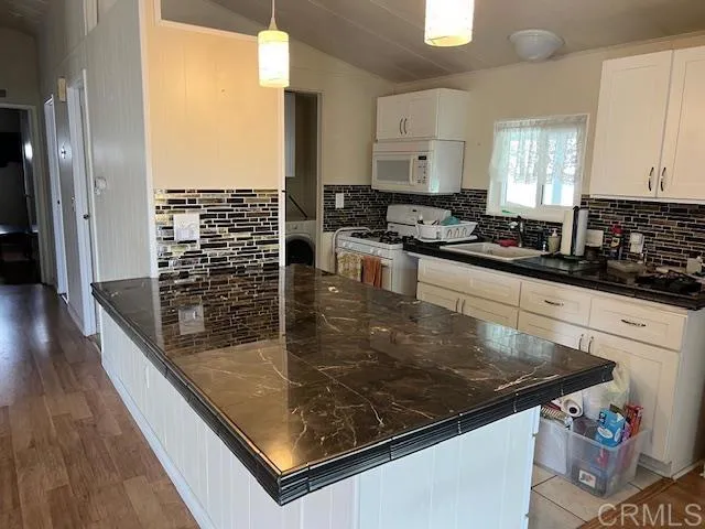 https://cdn.realtyfeed.com/cdn/127/306487472/5996a97e7597f361f331737407cabe49.webp