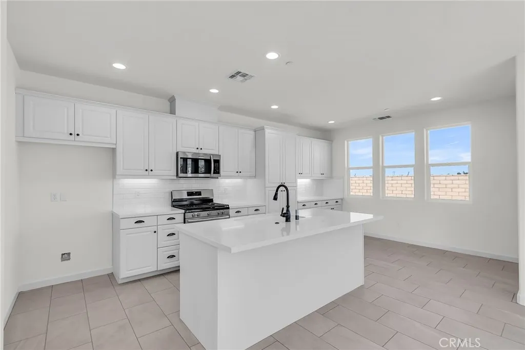 7444 Desert Sky Drive, Yucca Valley, CA 92284 - Photo 5 of 42, Yucca Valley, CA
