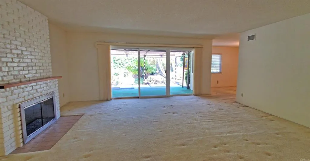 https://cdn.realtyfeed.com/cdn/127/306487780/9aa97cef0cbdb81b7433b3e336a31761.webp