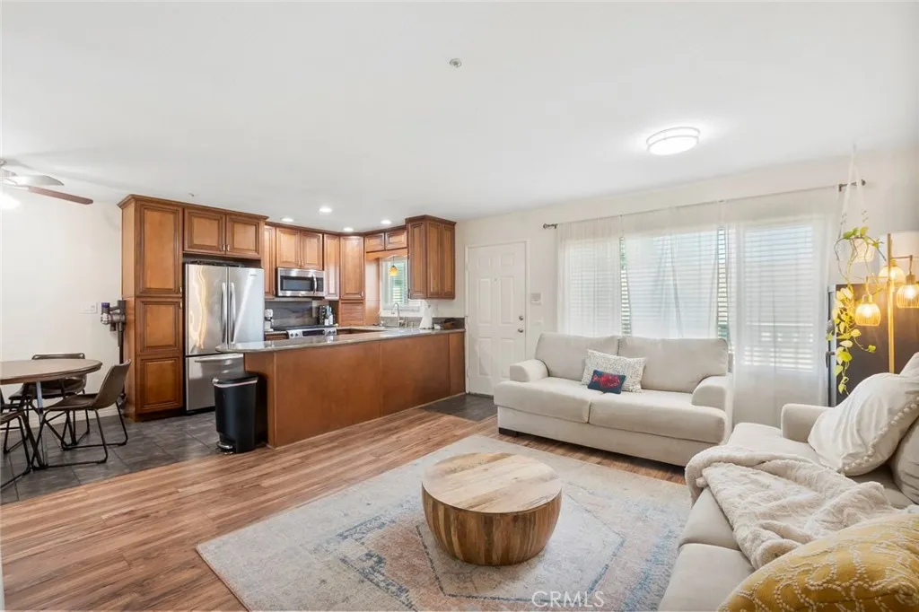 https://cdn.realtyfeed.com/cdn/127/306487921/f5e28f5349aa94b8b4de093cec5aa228.webp