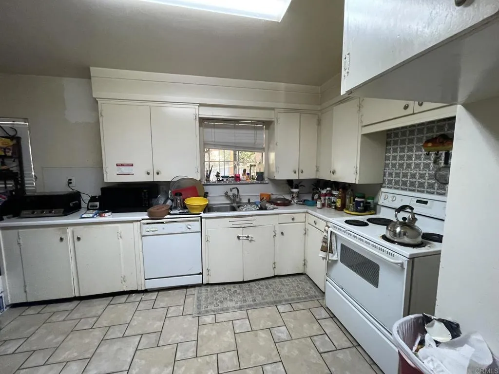 https://cdn.realtyfeed.com/cdn/127/306488163/abb1111925c0f7c41435e04296016eeb.webp