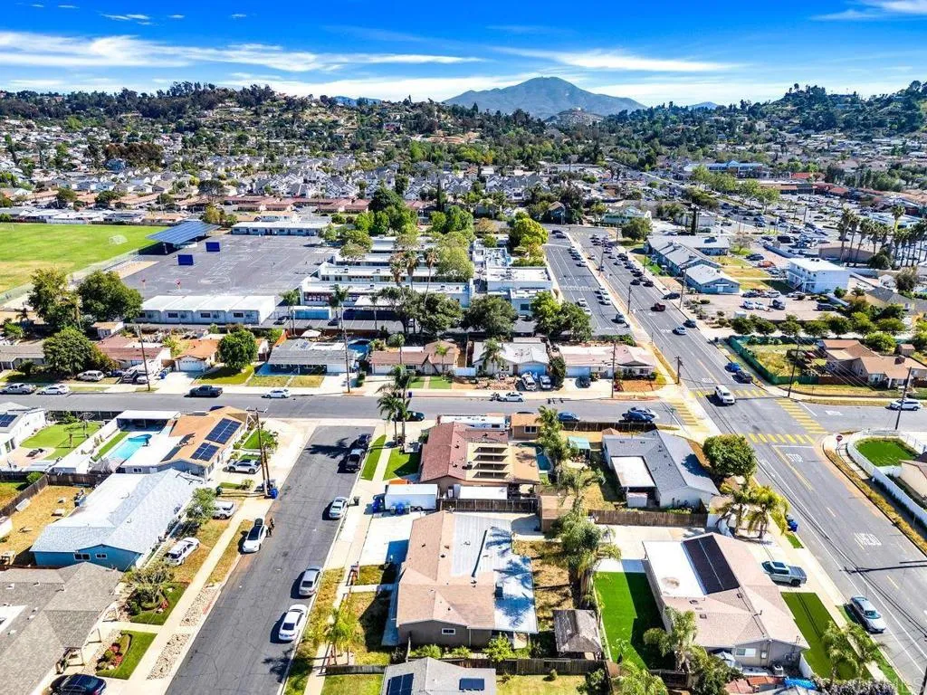 https://cdn.realtyfeed.com/cdn/127/306488296/469343b28656f178adeaab637d7b9b35.webp