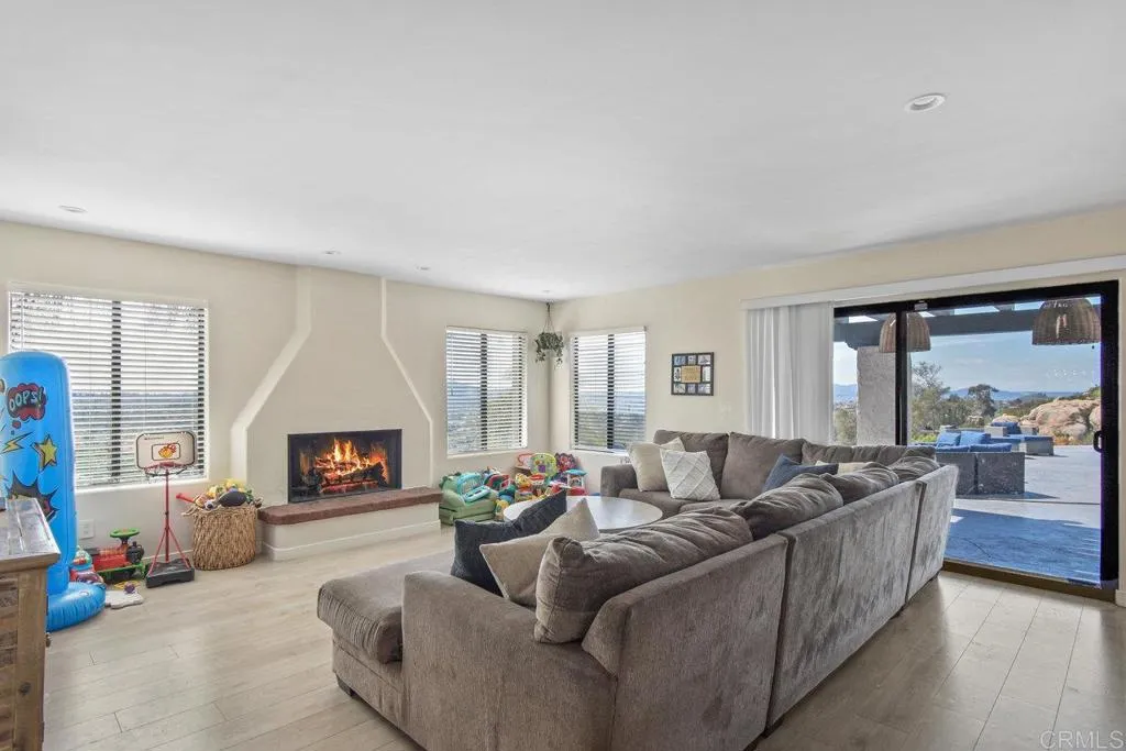 https://cdn.realtyfeed.com/cdn/127/306488375/39a849332e12715ff427cf1d0d7e0622.webp