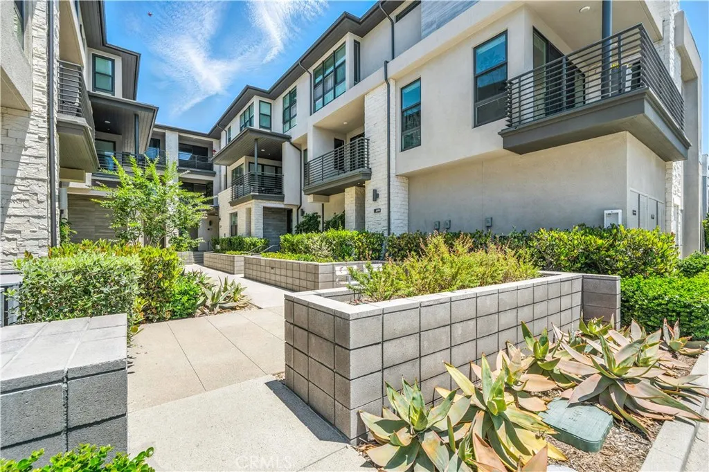 https://cdn.realtyfeed.com/cdn/127/306488455/43b21942daadddcf99e800db1ba76d0e.webp