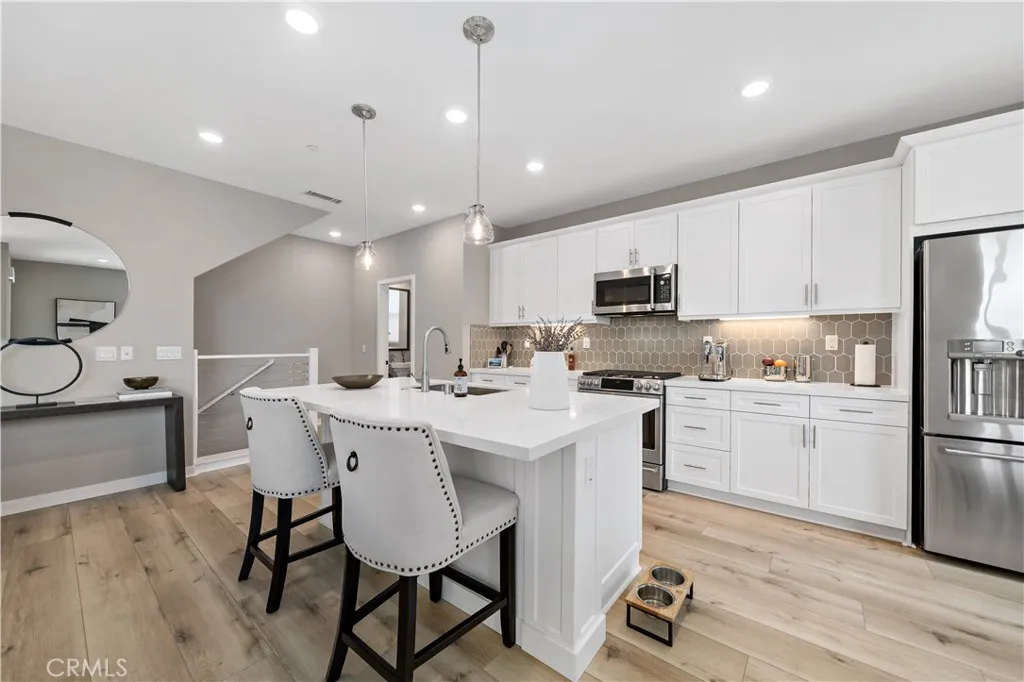 https://cdn.realtyfeed.com/cdn/127/306488455/91769582b14f38a98e58d1b808041dec.webp
