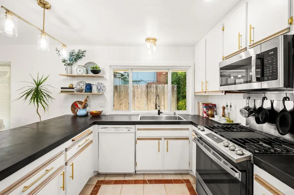 https://cdn.realtyfeed.com/cdn/127/306488582/0d432916056fdb10b414321ee38578ba.webp