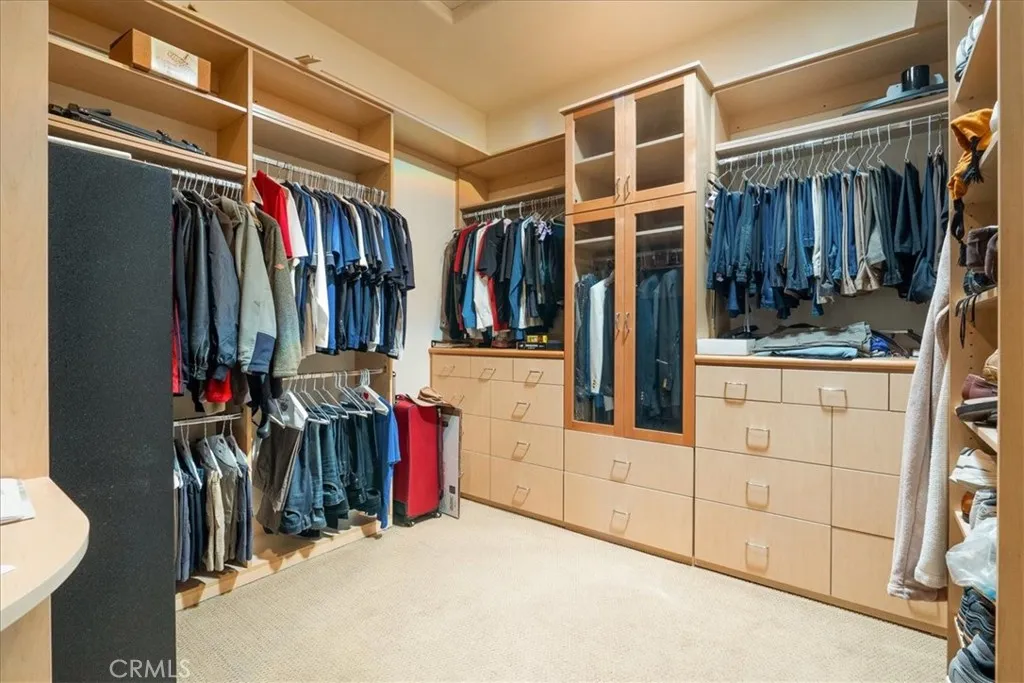 https://cdn.realtyfeed.com/cdn/127/306488665/8d152926f33035f1d19973fa57a6188e.webp