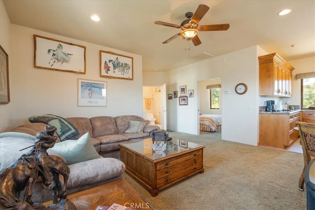 https://cdn.realtyfeed.com/cdn/127/306488665/e2e8beba01b8895fb8db6465a15a084d.webp