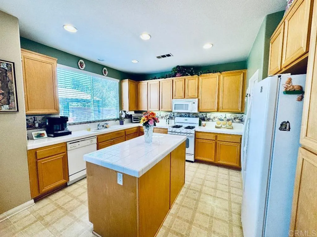 https://cdn.realtyfeed.com/cdn/127/306488727/a23b39f977c3d0c11b0f78cd00cf9b08.webp