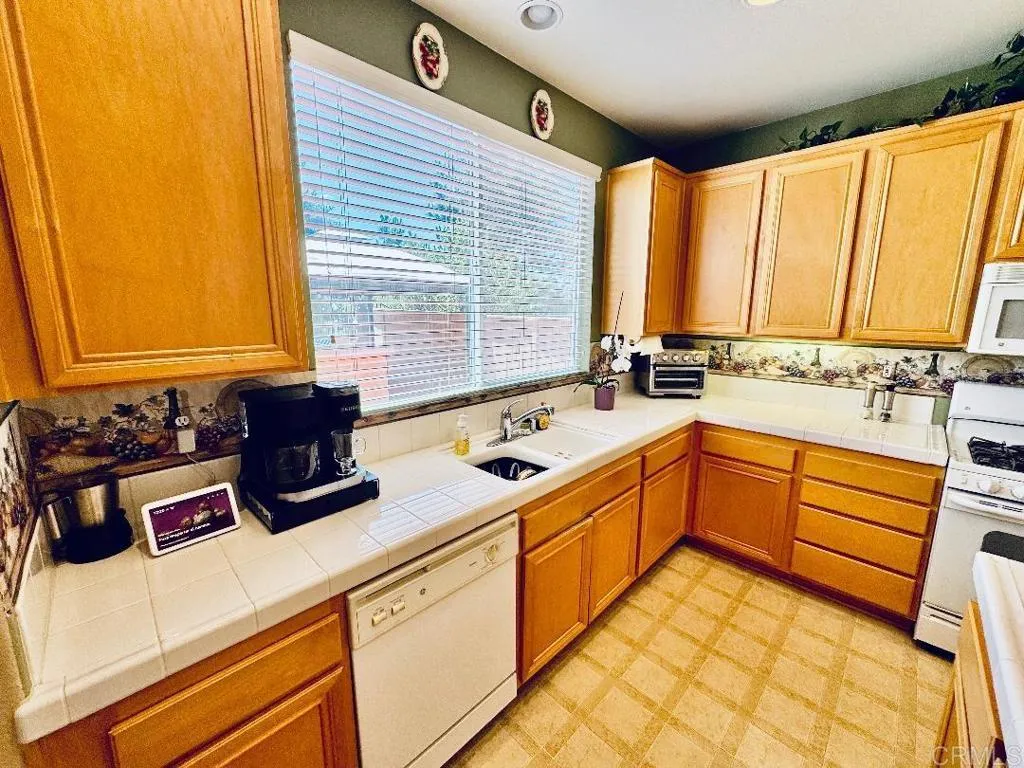 https://cdn.realtyfeed.com/cdn/127/306488727/b82ac24c1ac9b64bb948b0493c7d9206.webp