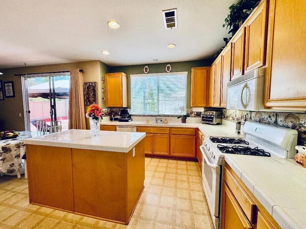 https://cdn.realtyfeed.com/cdn/127/306488727/f973b08fc142f1347f37f5c4b3fb7182.webp