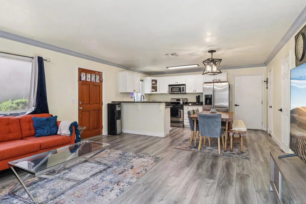 https://cdn.realtyfeed.com/cdn/127/306488843/2687b7dae4f137026080c75dd1b5aa66.webp