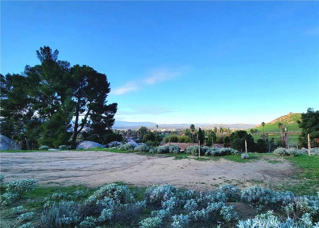 2935 Galaxie Heights, Riverside, CA 92507 - Main photo, Riverside, CA