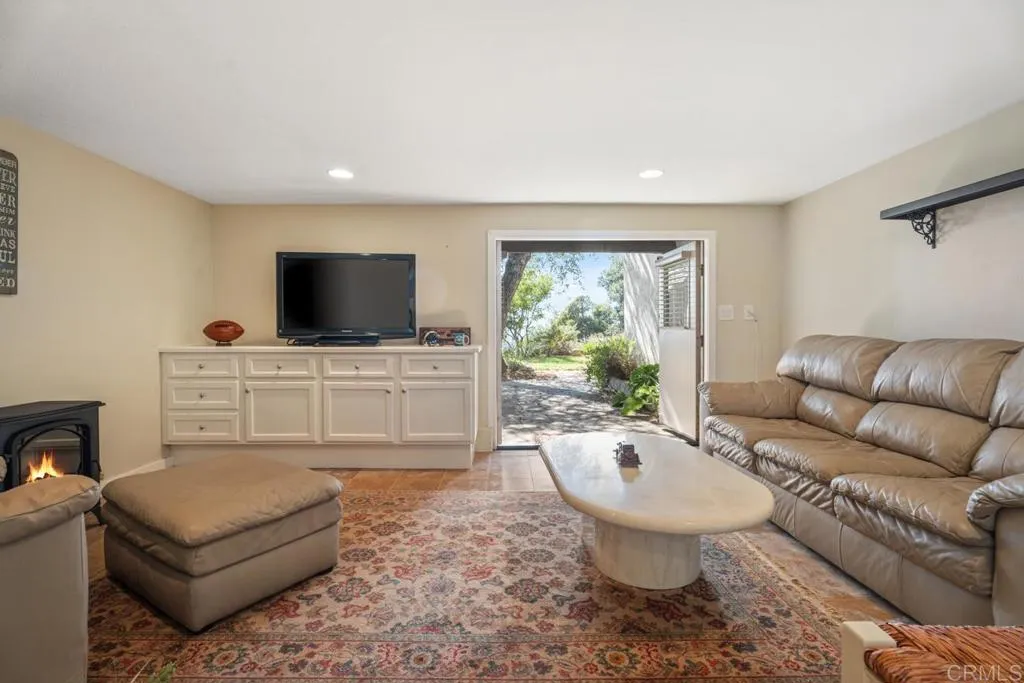 https://cdn.realtyfeed.com/cdn/127/306489128/77b5e79eca7760de7f376157e2e9a111.webp