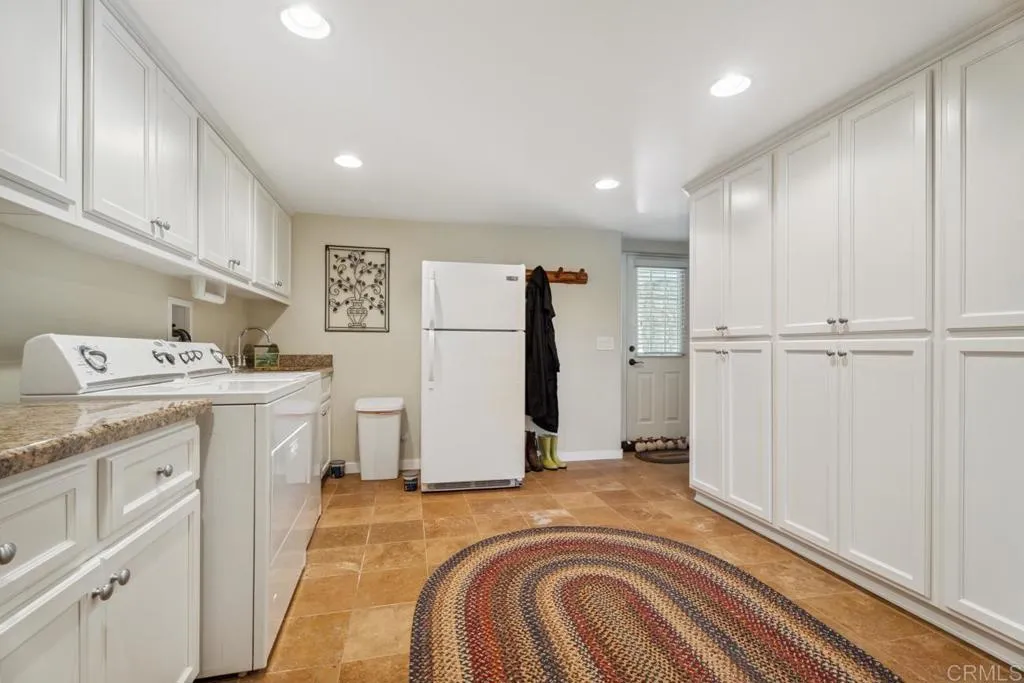 https://cdn.realtyfeed.com/cdn/127/306489128/fa7fc7531b34a4ba8b5a4555da3821bf.webp