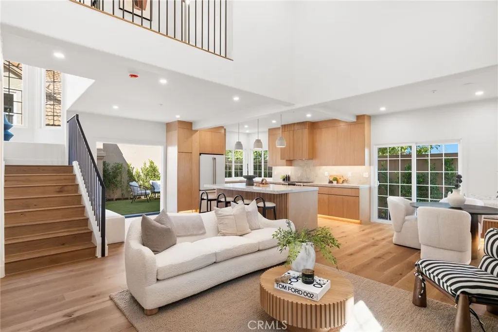 2116  Colina Vista Way